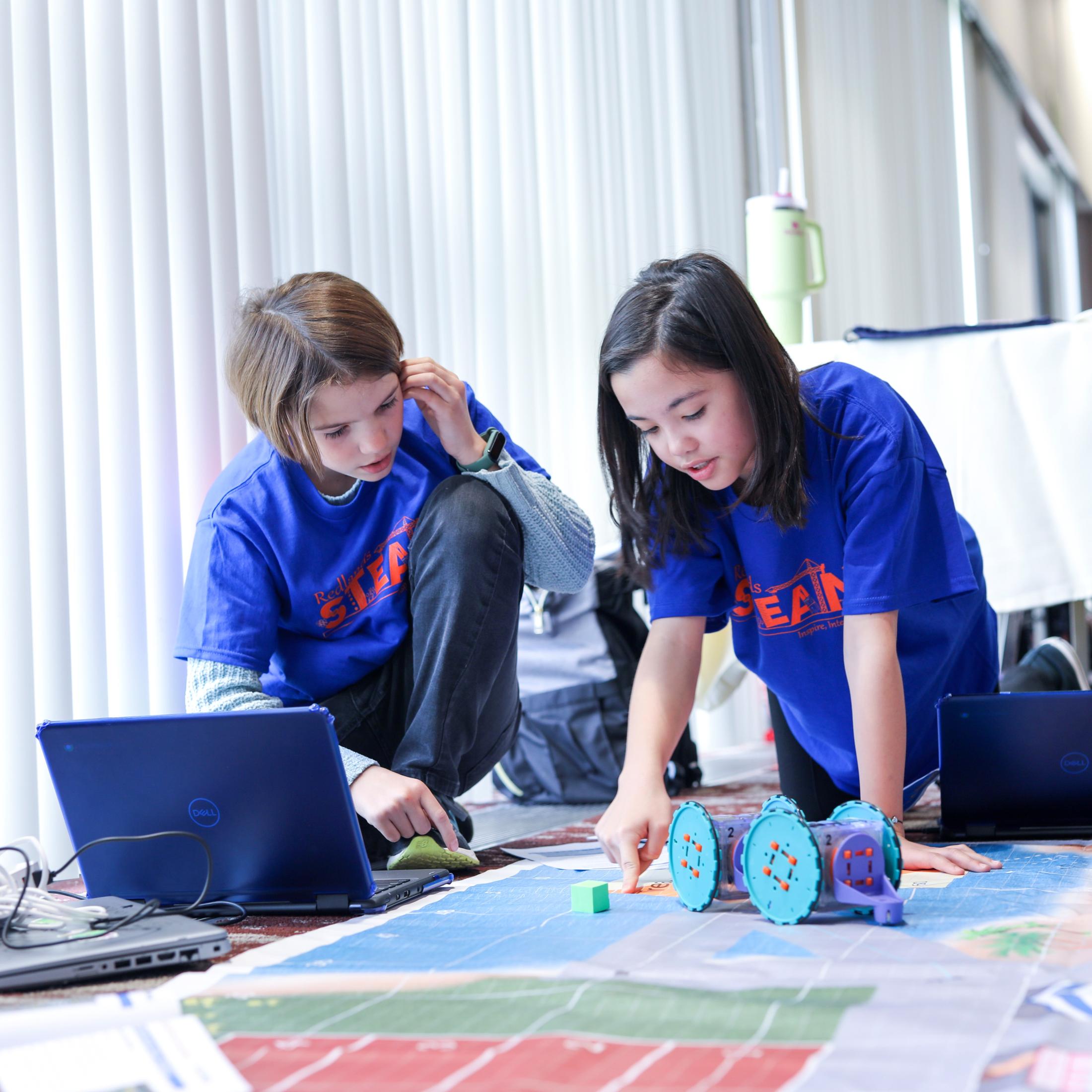 2 students roboplay